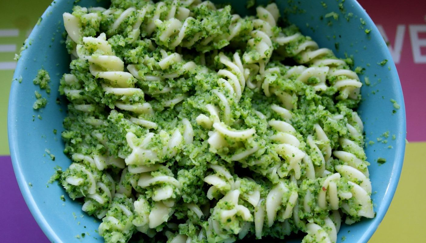retete de paste pentru copii, diversificare, paste cu sos pesto, broccoli
