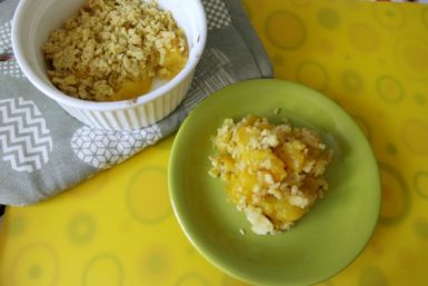 retete pentru copii, retete cu piersici pentru copii, crumble cu fructe, crumble cu piersici