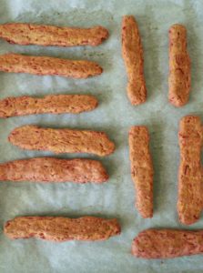 gustare pentru copii, grisine cu sfecla, retete cu sfecla pentru copii, retete sanatoase pentru copii, diversificare, grisine, biscuim, retete biscuim