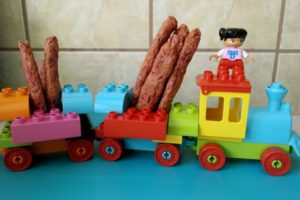 gustare pentru copii, grisine cu sfecla, retete cu sfecla pentru copii, retete sanatoase pentru copii, diversificare, grisine, biscuim, retete biscuim